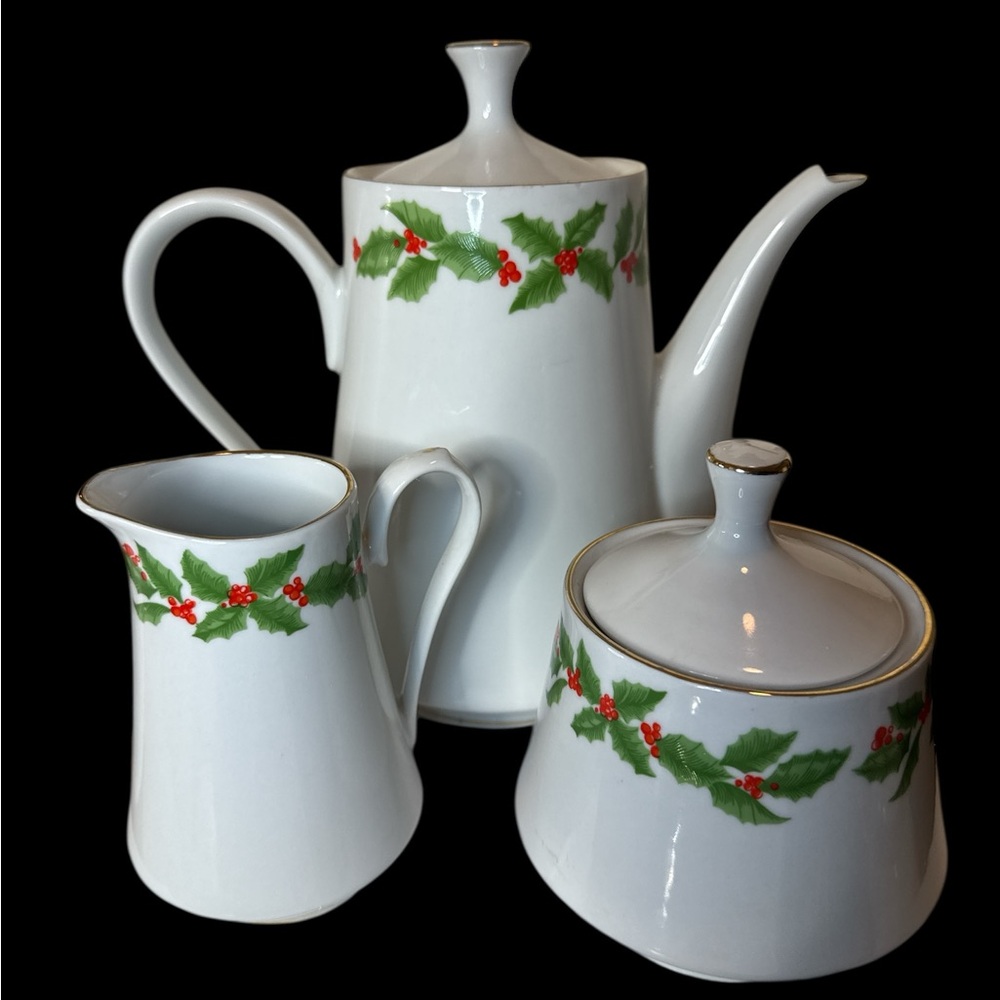 Fairfield Fine China Teaset with Creamer and Sugar. (9-Q 101325)